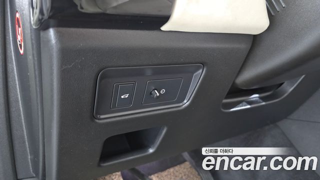 Land Rover Discovery 2017 — photo 25