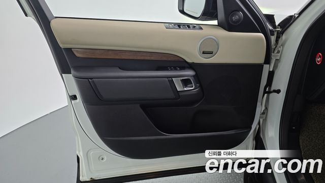 Land Rover Discovery 2017 — photo 14