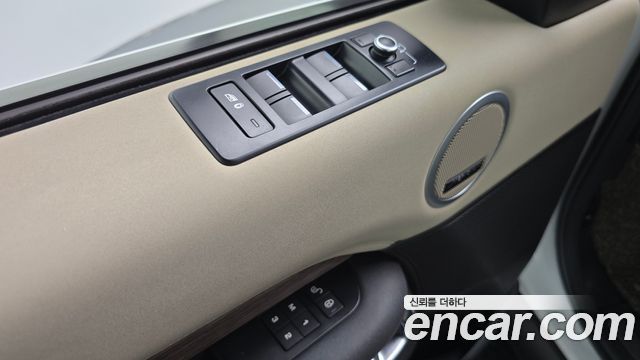 Land Rover Discovery 2017 — photo 28