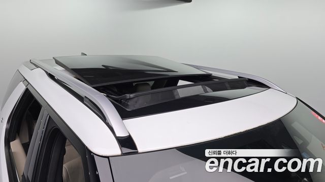 Land Rover Discovery 2017 — photo 29