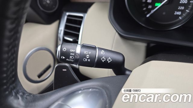 Land Rover Discovery 2017 — photo 30