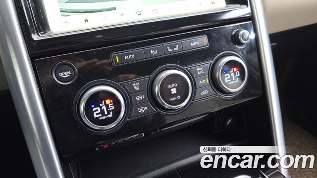 Land Rover Discovery 2017 — photo 31