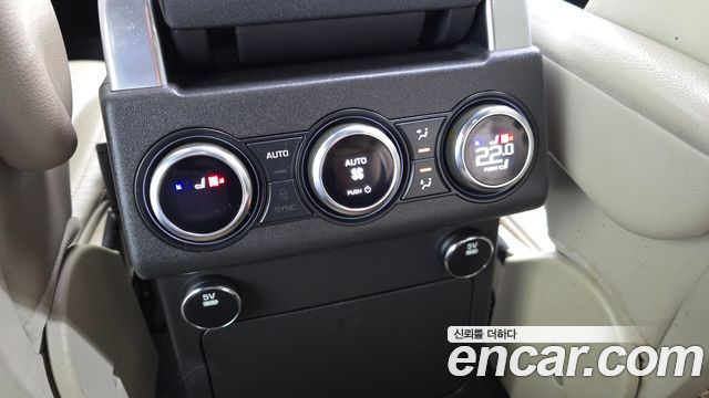 Land Rover Discovery 2017 — photo 32
