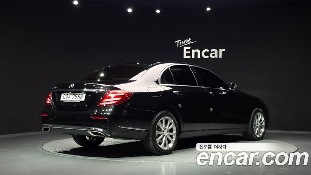 Mercedes-Benz E-Class 2019 — photo 2