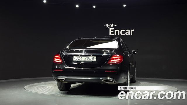Mercedes-Benz E-Class 2019 — photo 4