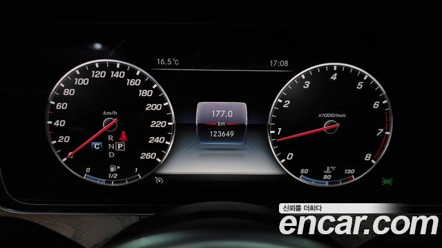 Mercedes-Benz E-Class 2019 — photo 11