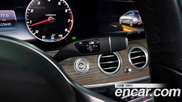 Mercedes-Benz E-Class 2019 — photo 12
