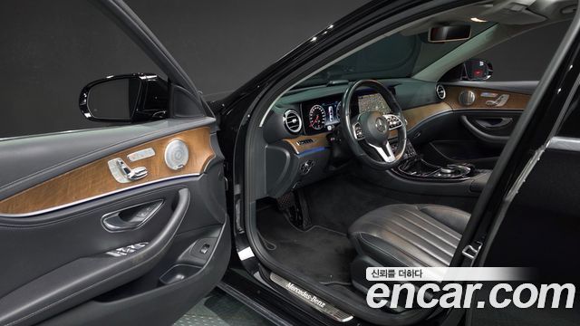 Mercedes-Benz E-Class 2019 — photo 13