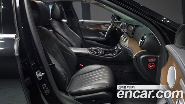 Mercedes-Benz E-Class 2019 — photo 18