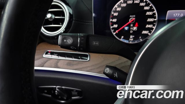 Mercedes-Benz E-Class 2019 — photo 21