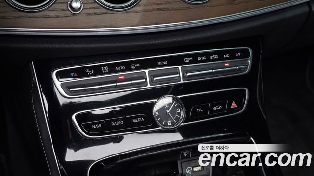 Mercedes-Benz E-Class 2019 — photo 26