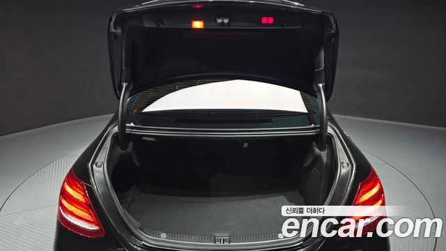 Mercedes-Benz E-Class 2019 — photo 33