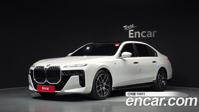 BMW 7-Series 2023 — photo 1