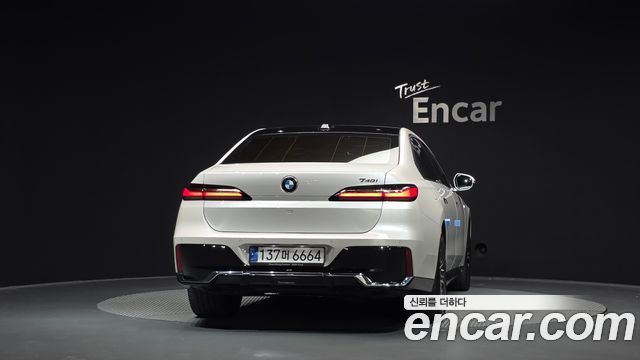 BMW 7-Series 2023 — photo 4