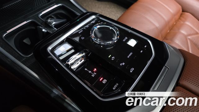 BMW 7-Series 2023 — photo 9