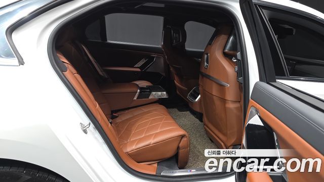 BMW 7-Series 2023 — photo 12