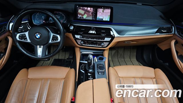 BMW 5-Series 2022 — photo 10