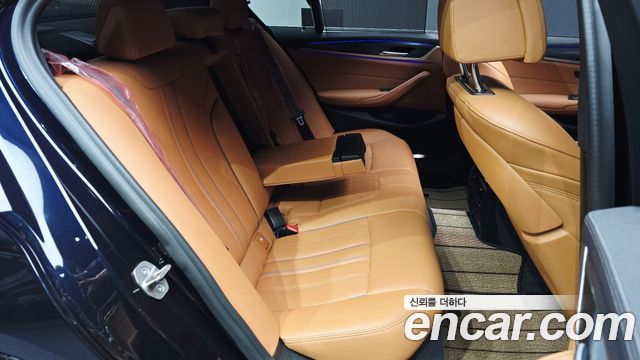 BMW 5-Series 2022 — photo 18