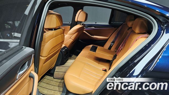 BMW 5-Series 2022 — photo 19