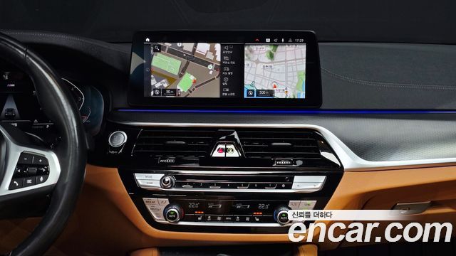 BMW 5-Series 2022 — photo 20
