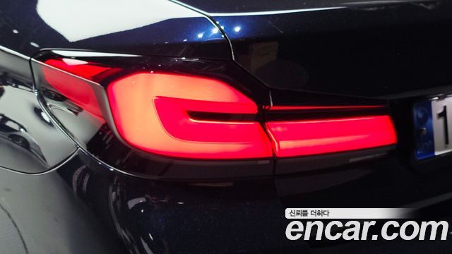 BMW 5-Series 2022 — photo 9