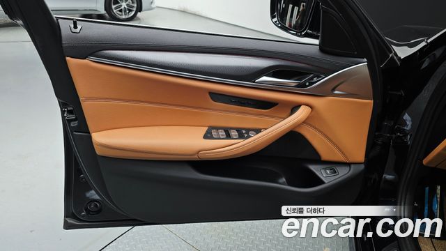 BMW 5-Series 2022 — photo 14