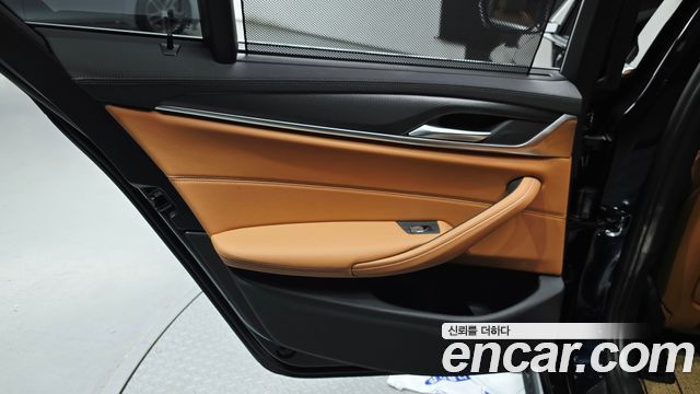 BMW 5-Series 2022 — photo 15