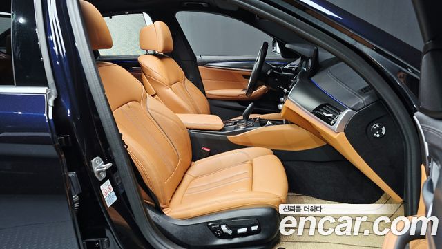 BMW 5-Series 2022 — photo 16