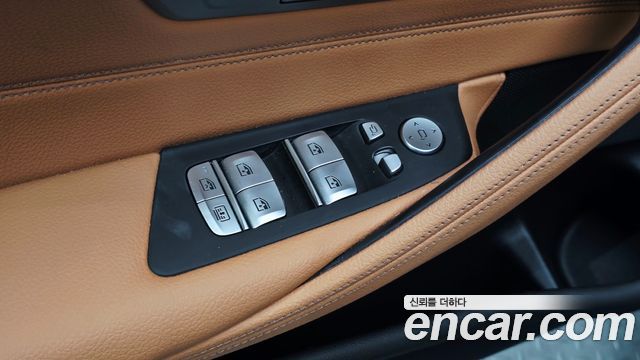 BMW 5-Series 2022 — photo 27