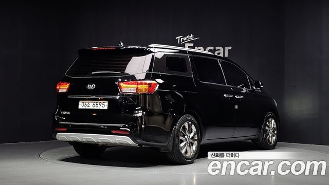 Kia Canival 2017 — photo 2