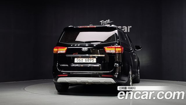 Kia Canival 2017 — photo 4