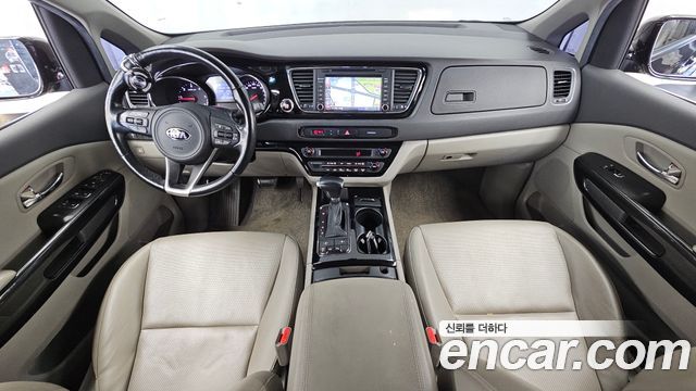 Kia Canival 2017 — photo 10
