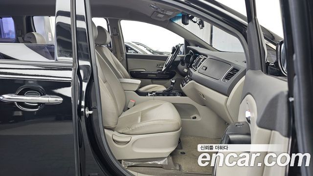 Kia Canival 2017 — photo 18