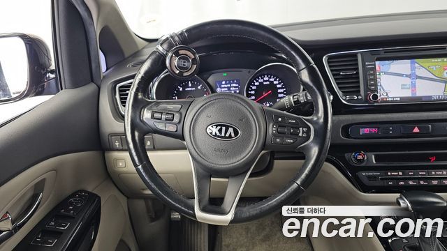 Kia Canival 2017 — photo 19