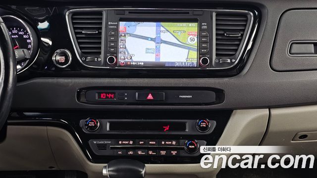 Kia Canival 2017 — photo 20