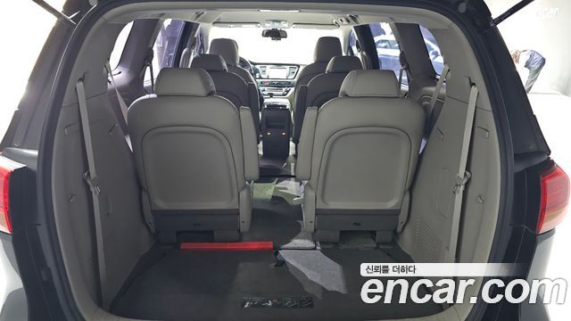 Kia Canival 2017 — photo 26