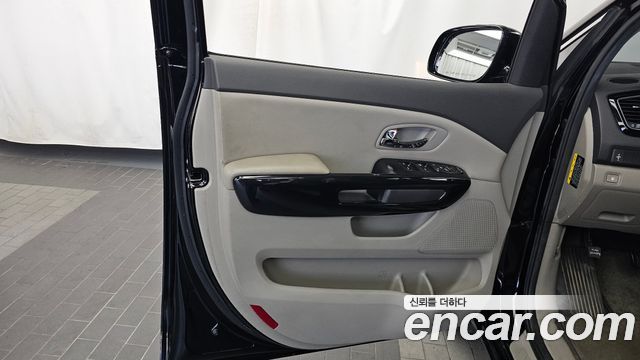 Kia Canival 2017 — photo 14