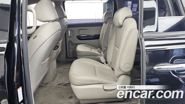 Kia Canival 2017 — photo 16