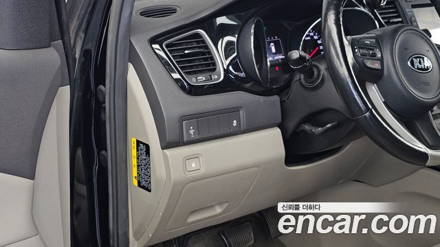 Kia Canival 2017 — photo 27
