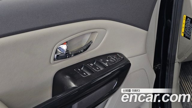 Kia Canival 2017 — photo 28