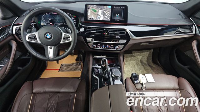 BMW 5-Series 2021 — photo 10