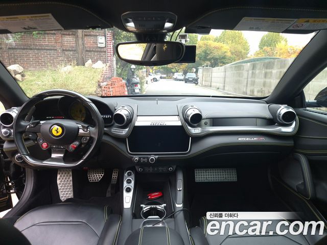 Ferrari GTC4 Lusso 2018 — photo 11