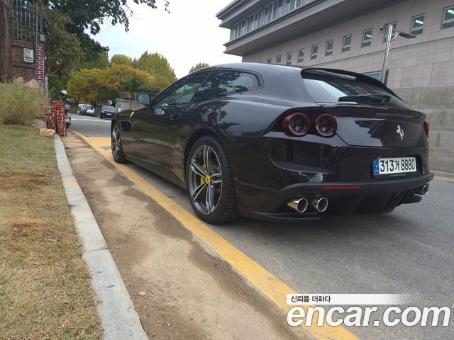 Ferrari GTC4 Lusso 2018 — photo 16
