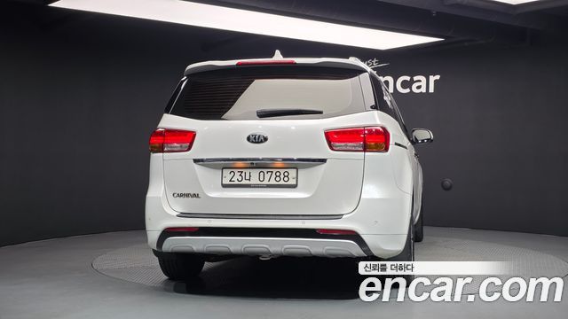 Kia Canival 2016 — photo 4