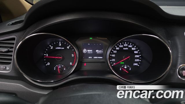 Kia Canival 2016 — photo 8