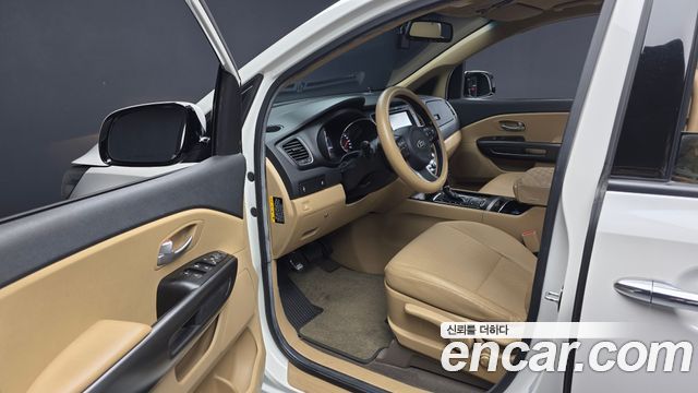 Kia Canival 2016 — photo 10