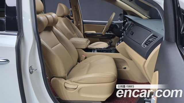 Kia Canival 2016 — photo 11