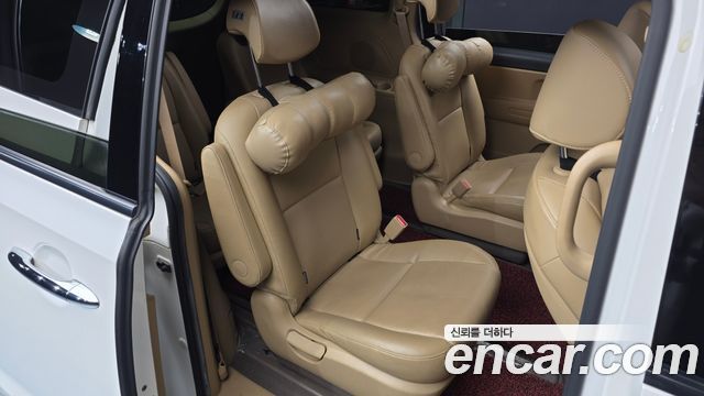 Kia Canival 2016 — photo 12