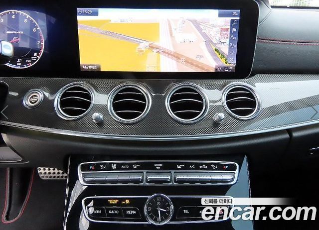 Mercedes-Benz E-Class 2018 — photo 13