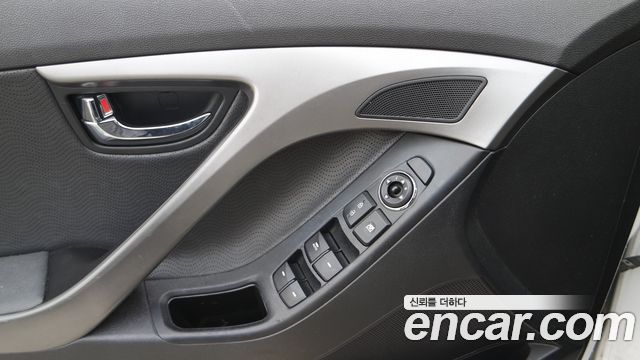 Hyundai AVANTE 2012 — photo 11